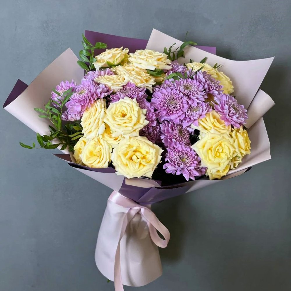Букет цветов из: Хризантемы и Розы